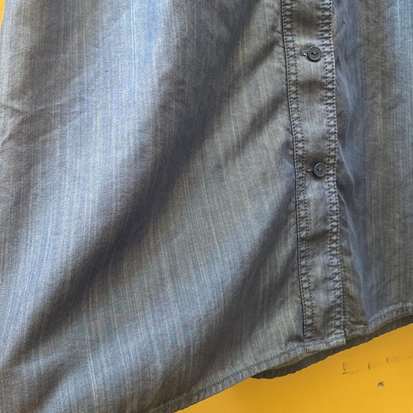 Size 2 LOFT denim-colored button up skirt - Picture 3 of 7